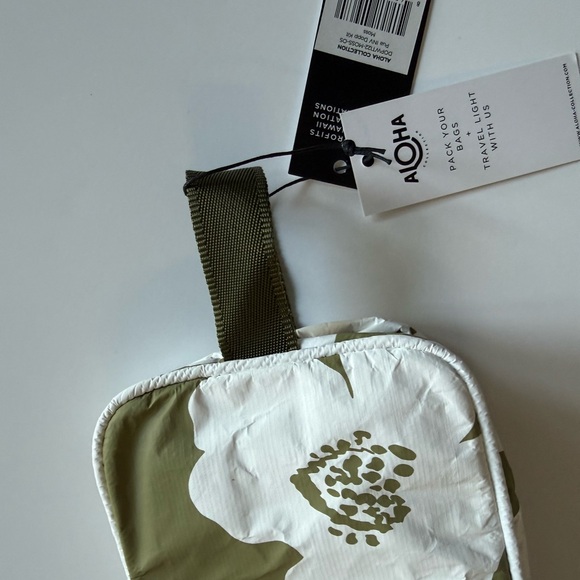 Aloha dop kit Olive Green and White Floral Cosmetic Bag - Picture 2 of 2